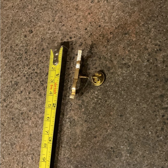 YSL Gold Pin - Picture 2 of 6